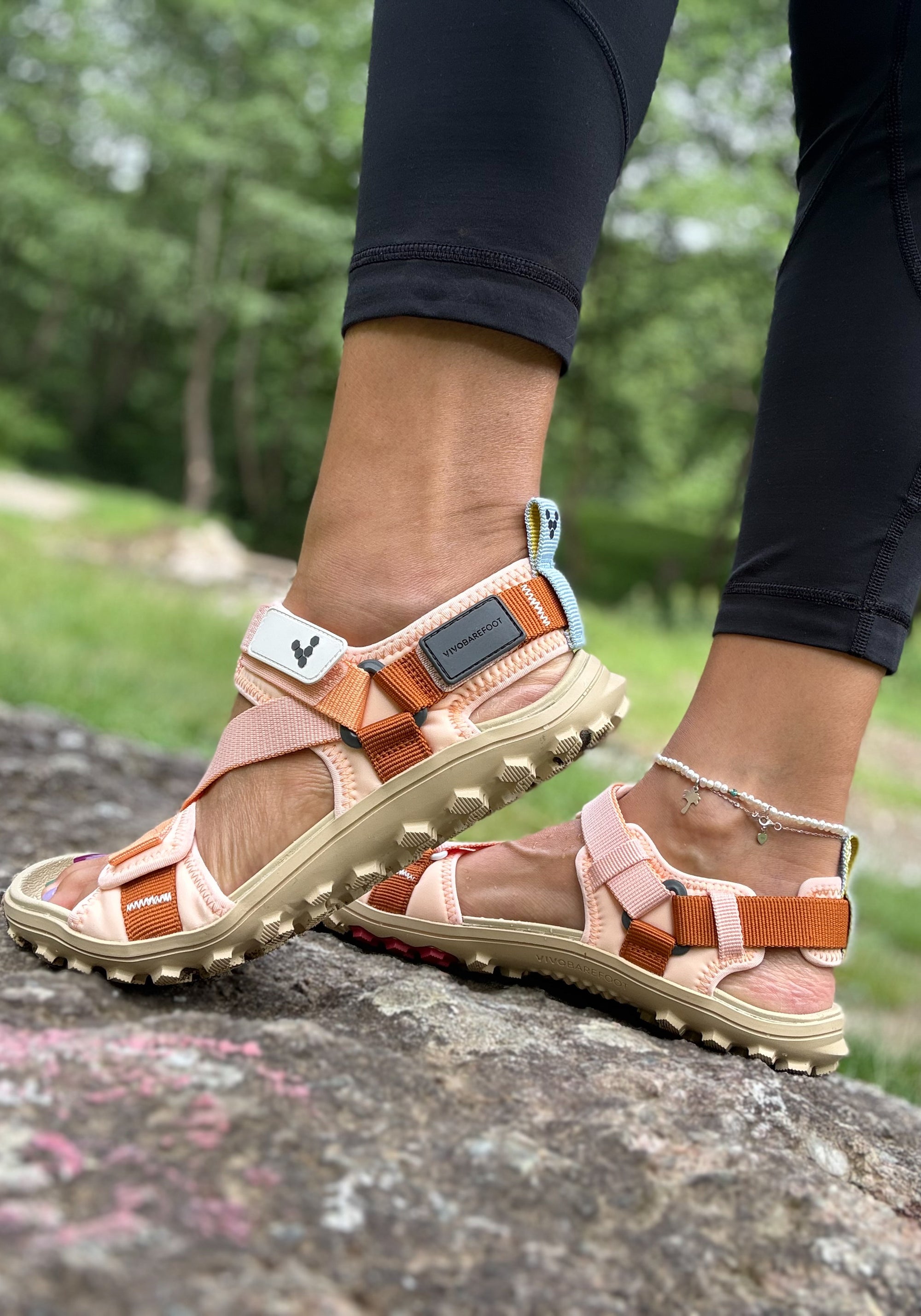 Sandale drumeție Barefoot - Tracker Ora Women Coral