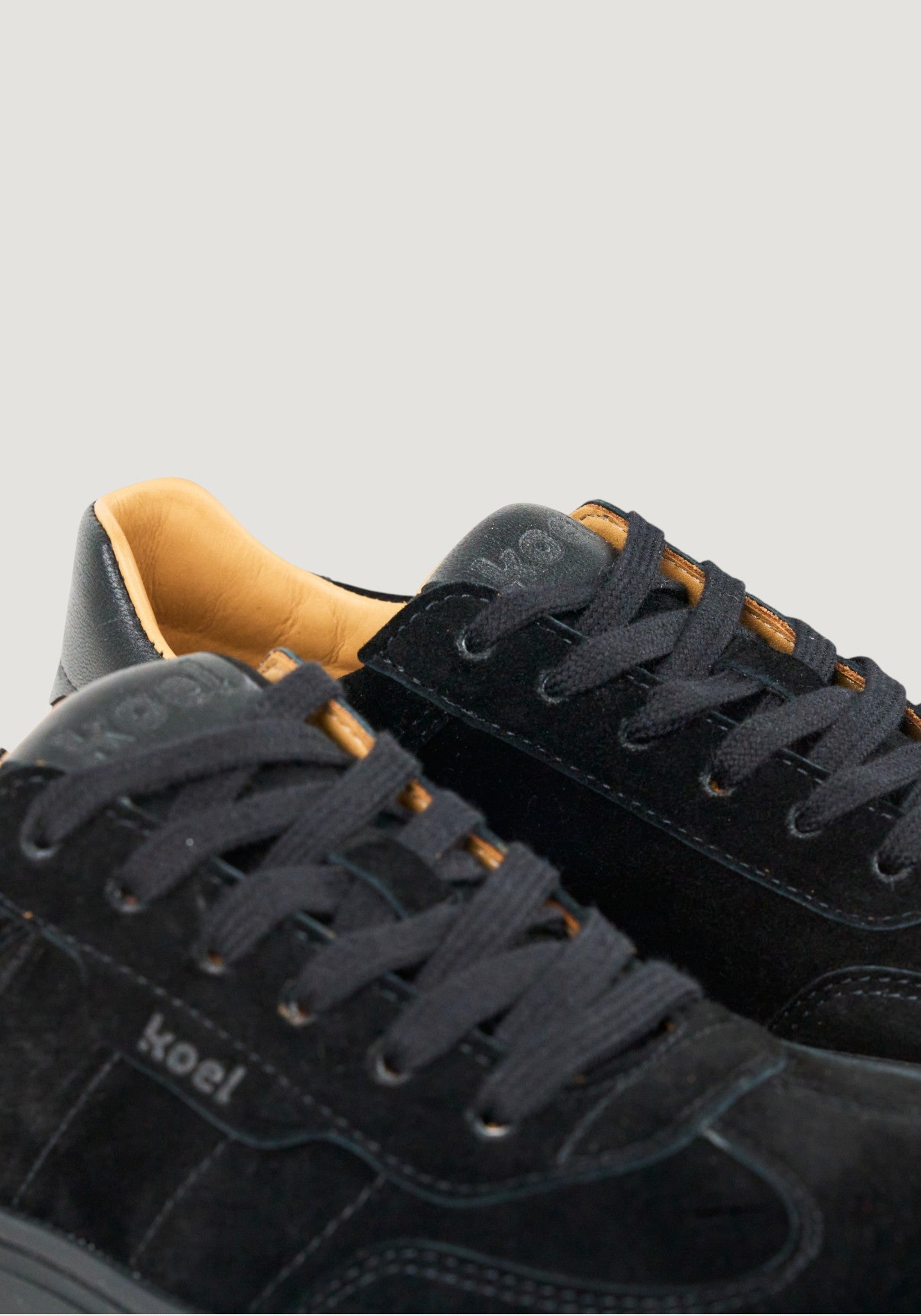 Sneakers Barefoot din piele întoarsă - Helena Black